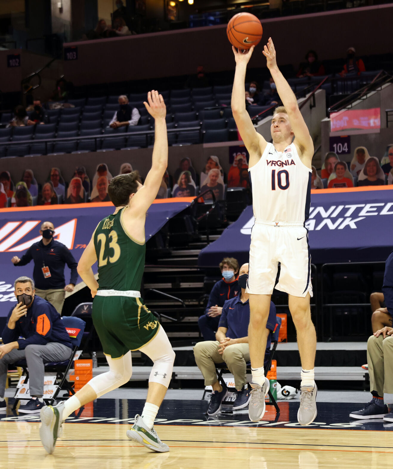 122220-cdp-sports-uva-mbball339.JPG